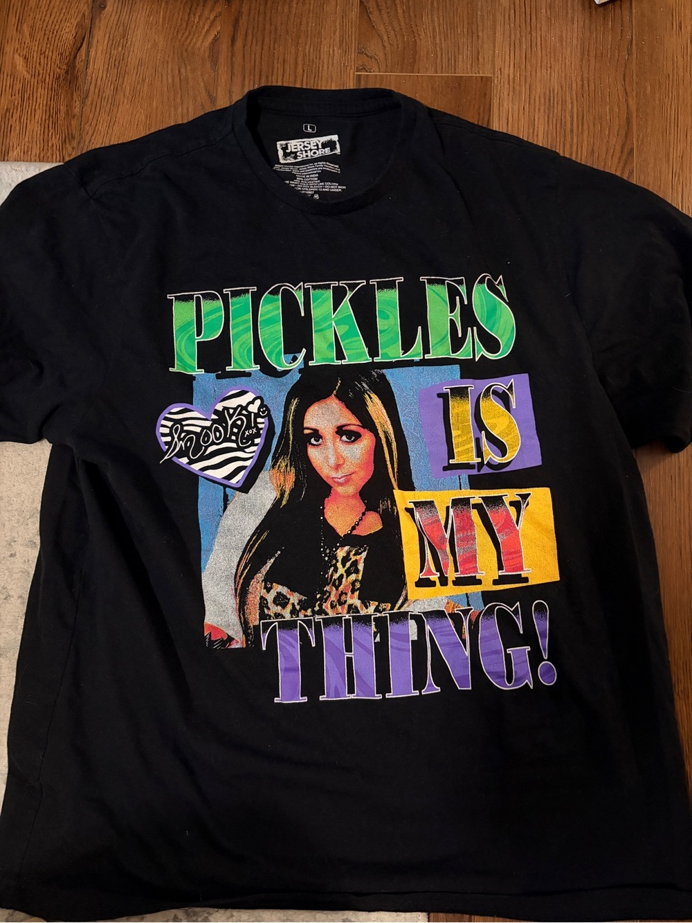 EUC L Snooki Jersey Shore “Pickles is my thing” graphic tee